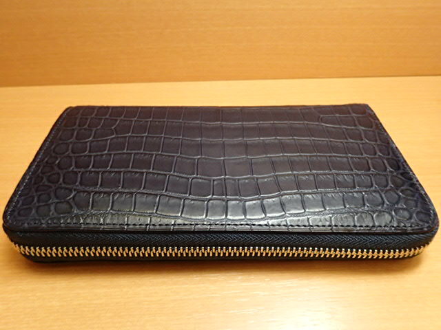 GREDEER クロコダイル ラウンドファスナー長財布 GCKW003D-Z ネイビーADVANTIQE FINISH こだわりの「日本製」。原皮のなめし、作り、塗装まで日本の職人による手仕事でできています