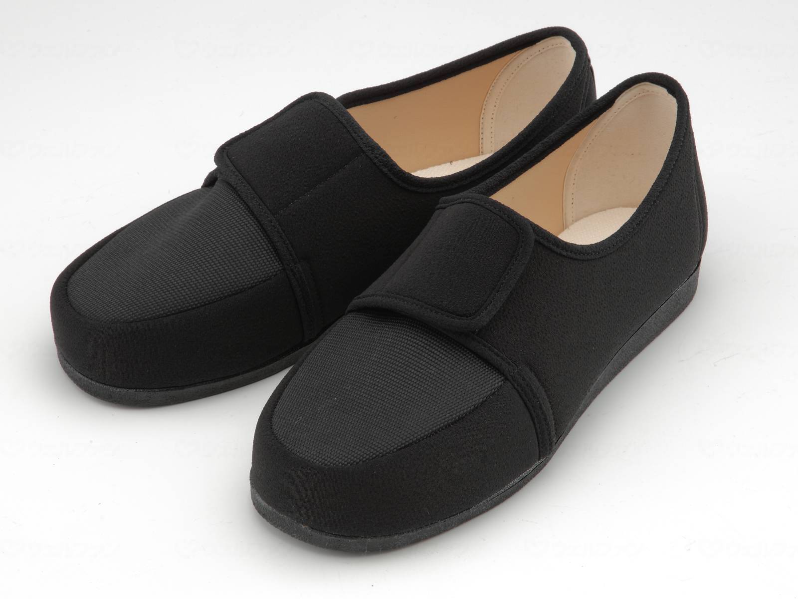 4534378211028 足元応援 やわらかフィット GM603ちりめん 紳士用 黒 28．0 リハビリシューズGM603チリメンクロ マリアンヌ