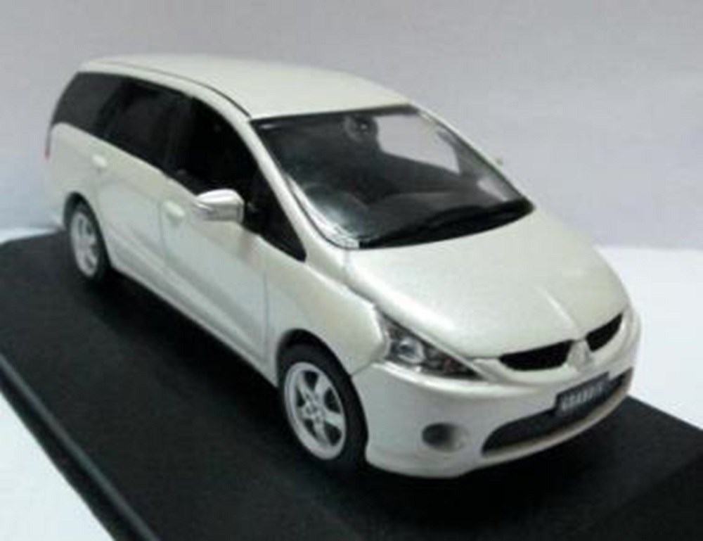 First43/ファースト43 三菱 グランディス 2003 ホワイト 1/43スケール F43-094 1196054