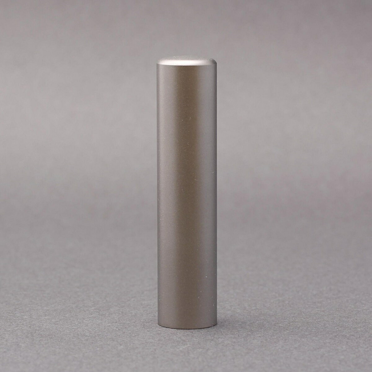 チタン印鑑/認印/シルバーブラストチタン/印鑑サイズ・13.5mm/印鑑10年保証付/印鑑プレビュー無料/印鑑ケース別売/ハイクラス上彫り職人の美しい印影を機械彫刻チタン印鑑