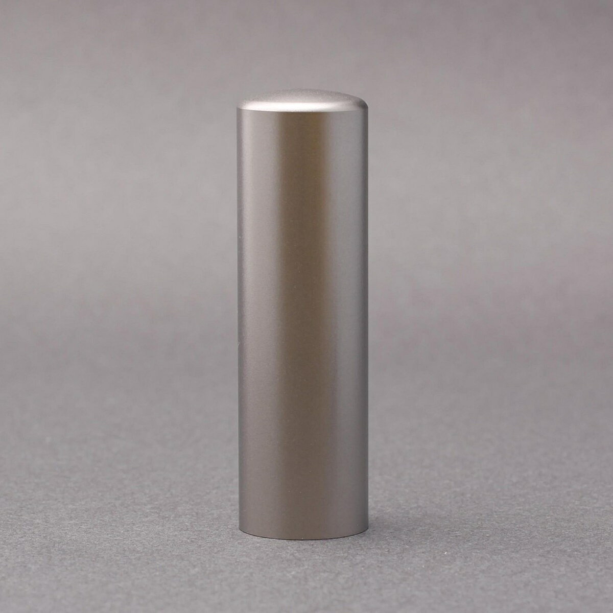 チタン印鑑/認印/シルバーブラストチタン/印鑑サイズ・18mm/印鑑10年保証付/印鑑プレビュー無料/印鑑ケース別売/ハイクラス上彫り職人の美しい印影を機械彫刻チタン印鑑