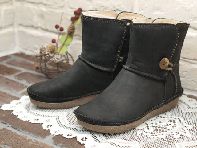 SALE!30%OFF【CLARKS】ショートブーツ Lima Caprice 735F【ブラック】