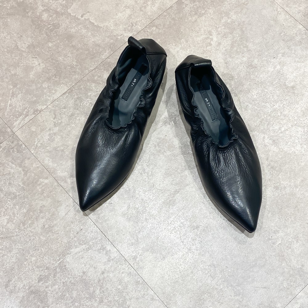 PH7＋[ピアッカセッテ]ポインテッドトゥデザインスリッポンシューズP1 F0014 ブラック本革 / 日本 / セレクト / モード /