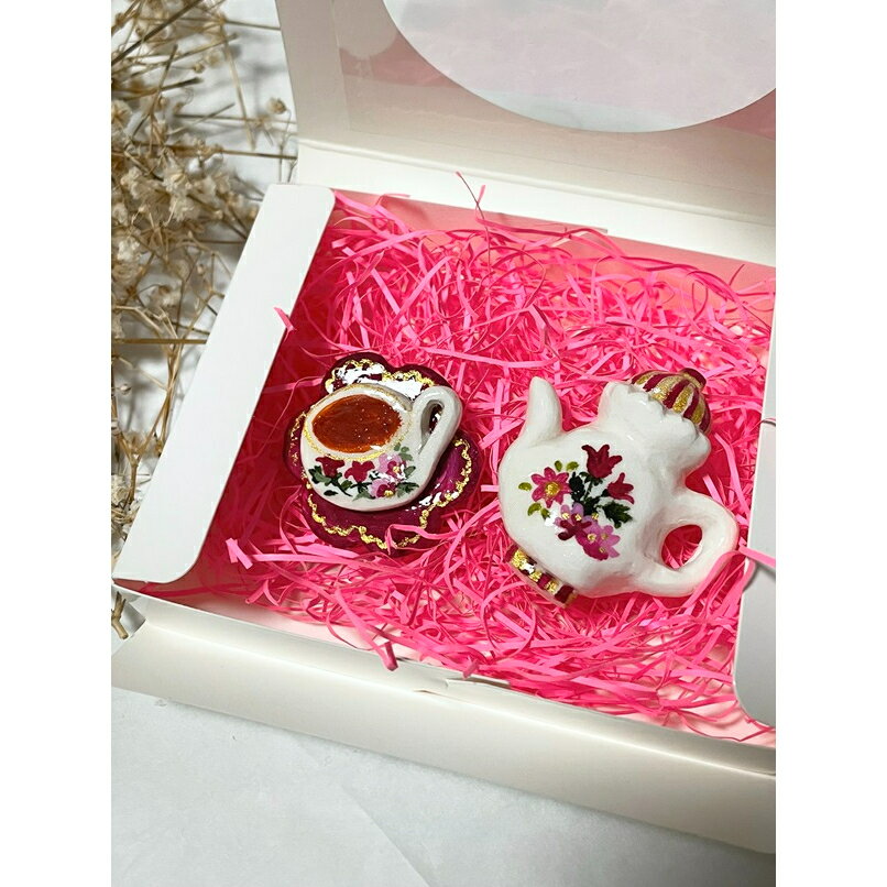 Maya 横山真弥　ハンドメイド　ペイント 一点物 ティータイム　ブローチ　アクセサリー　クリスマスプレゼント　にも