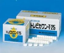 商品説明 トイレの悪臭を予防し、こびりつきやすい汚れを除去！爽やかで清潔な空間を保ちます。男子トイレに便利な必需品！取り扱い簡単。尿石の付着はもとより、付着尿石を溶解除去します。除菌作用により、内部のパイプなども清潔に保ちます。臭気成分を分解除去し、トイレ室内にいやな臭いを残しません。金属腐食防止効果剤を配合。徐溶性で、腐食を大幅に抑えます。 商品名 尿石除去剤 トレピカワン T-25 (200錠) 内容量 1箱 サイズ 10錠×20本（1ヶ25g）/小箱 カラー 使用方法・使用上の注意 小便器の目皿の上に1〜2個置きます。1〜3ヶ月で効果が出てきます。無包装で完全溶解し、ゴミも出ません。