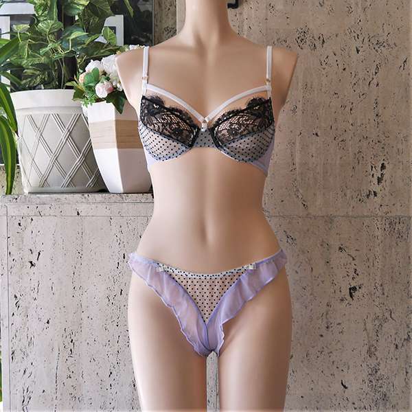 【Les Jupons de Tess(レジュポンドテス)】【送料無料】フランス、輸入下着、セクシー、フリル、チュール、レース、リボン、気分アップ、ライラック、ブラック、プレゼント、誕生日、クリスマス、バレンタイン、ワイヤー入りノンパテットブラ／フリルタンガのセット