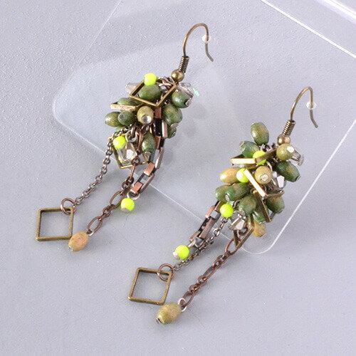 樂天商城 - 【10%OFFクーポン本日限定】ピアス フランス製 charlotte&alexandre グリーン ビーズ ぶら下がり カジュアル ハンドメイド 一点物 レディースアクセサリー