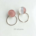 【E/L byLoretta handmade design(originals)】 【◆受注製作デザイン◆ご注文承ってからのご用意のデザインになります。 お急ぎの方は備考欄へその旨ご記載をお願い致します。 通常は、1-7営業日での発送になりますが混み具合によりお時間頂く場合御座います。 発送までの日数ガイドページに都度、記載させて頂きますのでオーダー前にご一読頂くようお願い申し上げます。】 (サークルの中の柄は手書きでお造りしておりますので、柄に個体差がある場合がございます。デザインには支障のない程度となりますのでご安心ください。 ご購入ご希望の方は予めご了承頂きますようお願い申し上げます。) ◆SIZE◆FREE ・ゴールドリング直径 : 30mm ・サークルモチーフ直径 : 20mm ◆COLOR◆ ・ONE COLOR : PEACH PINK ・金具：GOLD ◆DETAIL◆ ・GOLDのリングが取外し可能な2WAY仕様 (ピアスはキャッチにフープが付いています。) ・両耳セット ・ピアス・イヤリング選択可能 ◆金具について◆ 【金具は、チタンピアス・樹脂ピアス・ネジ式イヤリング・クリップ式イヤリングからお選び頂けます。】 ◆プレゼント包装◆ ご希望御座いましたら無料でおリボンラッピングさせて頂きます。 お気軽にお申し付けください。 ※複数購入の場合、ラッピング内容の詳細を備考欄へご記載下さいませ。(3個ご購入内1つラッピング 、まとめてラッピング、2個の内イヤリングのみラッピング、等) ご記載のない場合はおまとめしたラッピングにてご用意させて頂きますので予めご了承くださいませ。