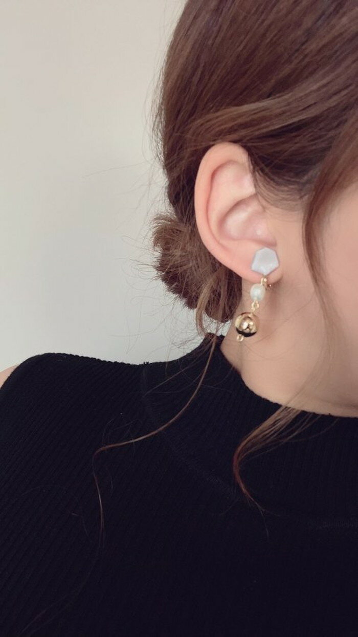 Asymmetry metal ball × 淡水パール KAKERA pierce/earring (Gray) [cc] E/L byLoretta EL エルバイロレッタ accessory アクセサリー アシンメトリー　メタルボール　淡水パール　グレー　ピアス　イヤリング　チタン　樹脂　ねじ式　クリップ　両耳セット　ハンドメイド 3