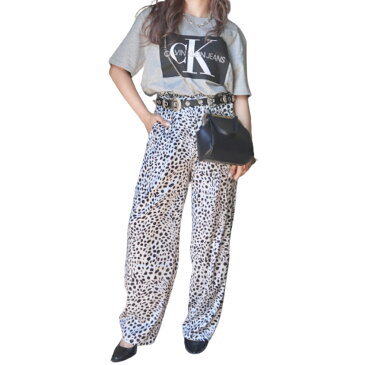 Dalmatian Wide Easy Pants (white)　女性　レディース　ワイドパンツ　イージーパンツ　白　ホワイト　ダルメシアン柄　アニマル柄　サテン地　光沢　カジュアル　アメカジ　ストリート　スポーティ　マニッシュ　ガーリー　シンプル　きれいめ　A.D.G　エーディージー