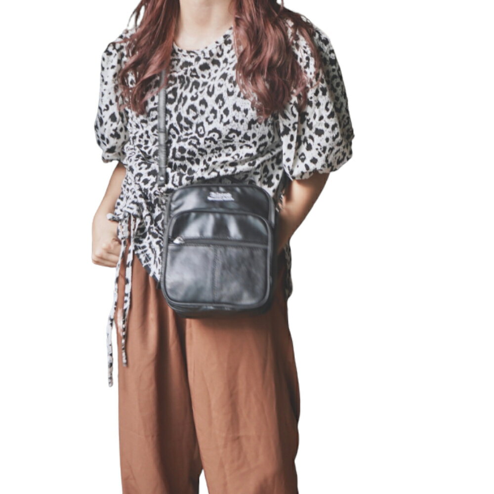 Monotone Leopard String Tops (white)　レディース　トップス　モノトーン レオパード　ヒョウ柄　パフスリーブ アニマル　背面ジップアップ　裾リボン　スリット　ファッション　カジュアル　ADG　エーディージー 送料無料のサムネイル