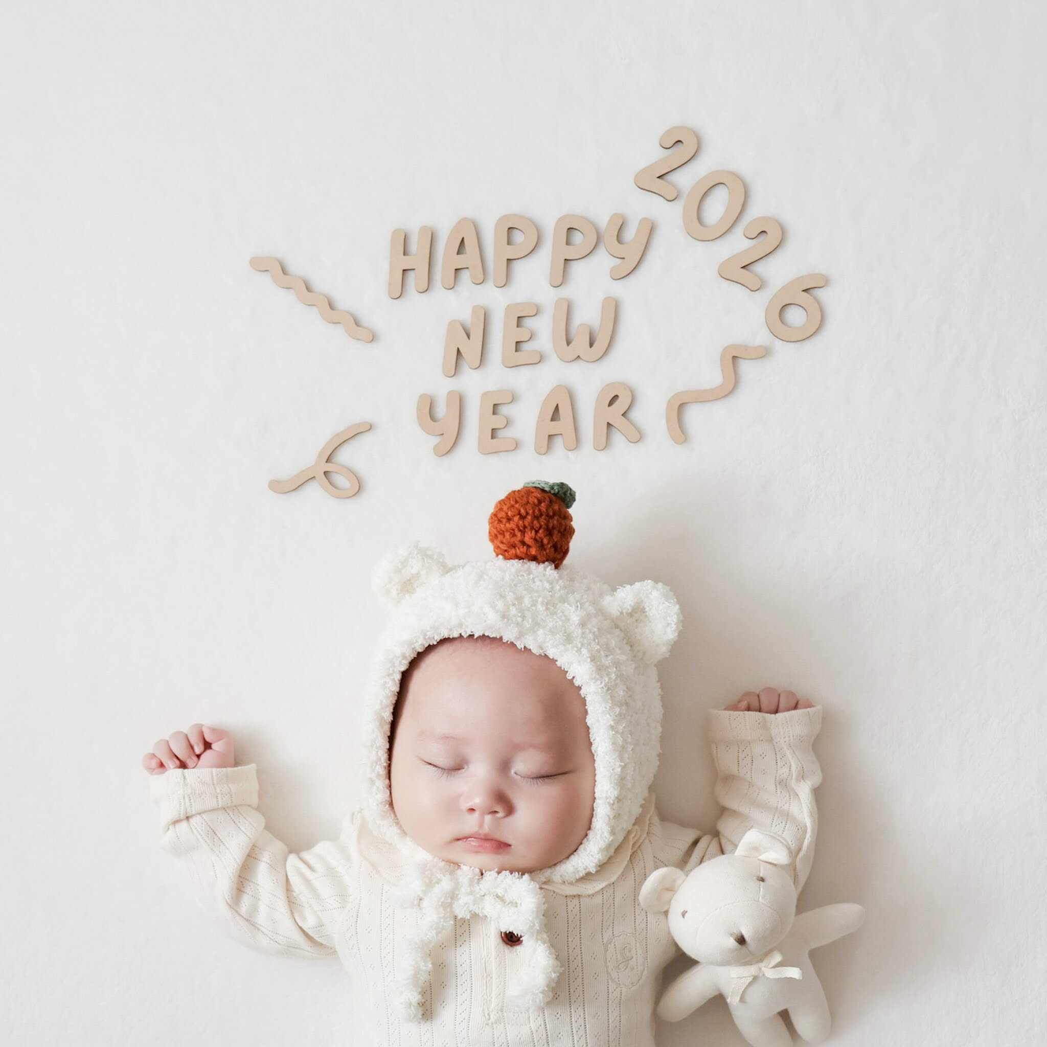 Airie【 2026 HAPPY NEW YEAR Banner 】(木製お正月フォトバナー) 年賀状・お正月フォト・新年の挨拶メールにぴったりの撮影アイテム おうちフォト / お正月フォトアイテム / 謹賀新年 / 年賀状撮影 / 木製バナー / ベビーフォト / 壁飾り / 送料無料