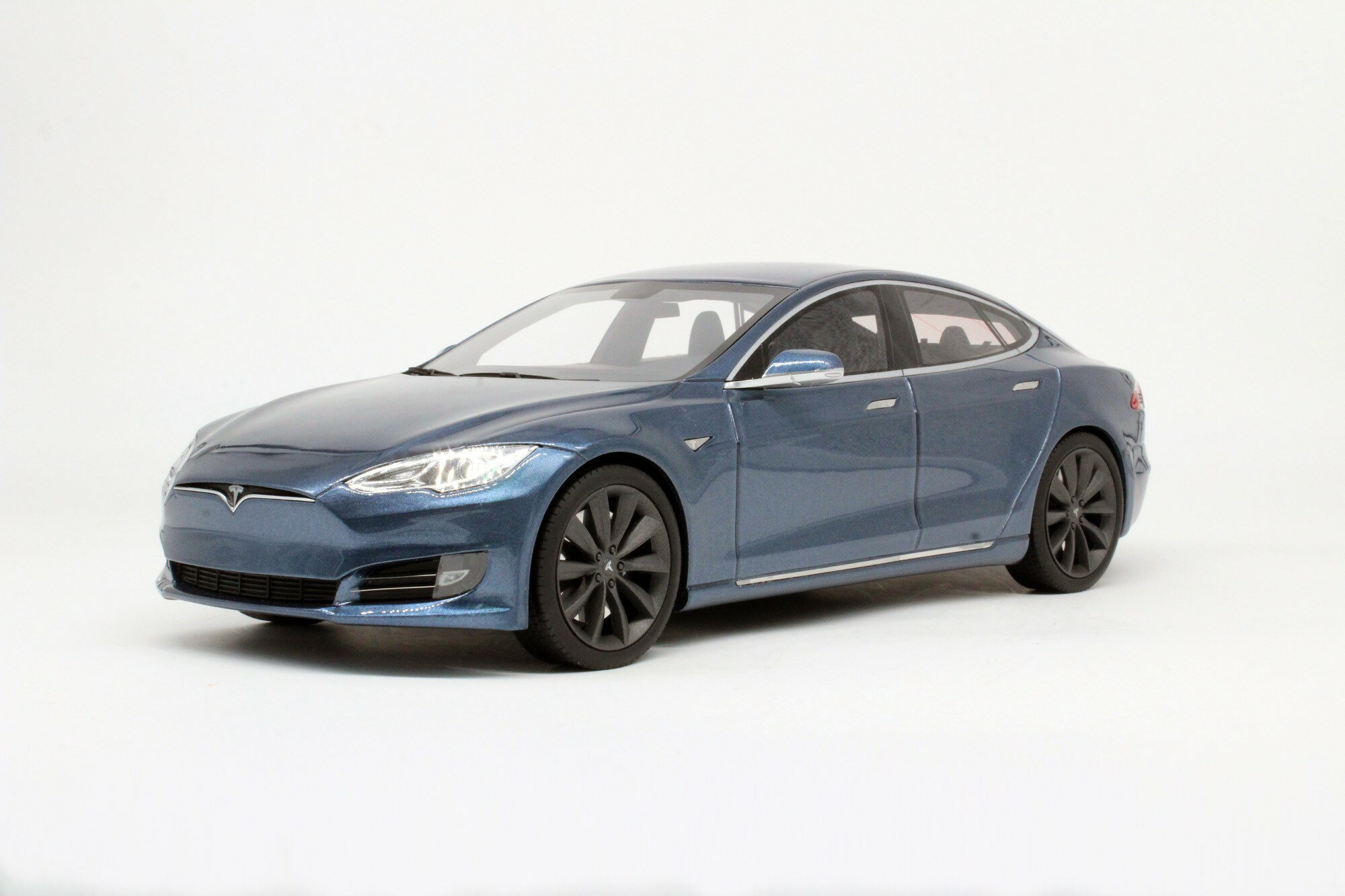 LS Collectibles 1/18 Model S フェイスリフト Facelift