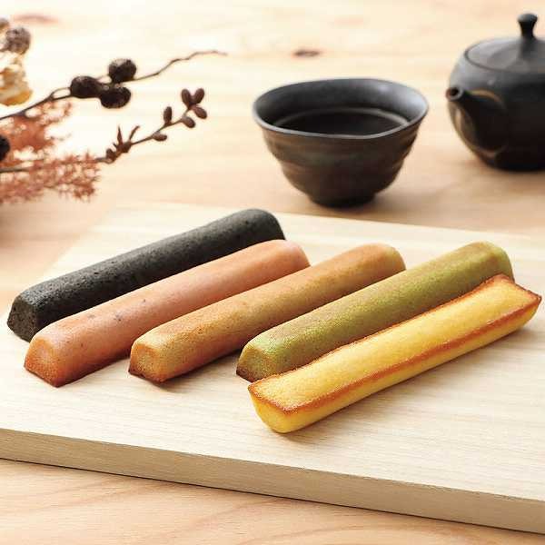 商品詳細商品名和フィナンシェ（18個）商品番号r26-7126-060メーカー品番68内容●フィナンシェ（小豆・柚子・黒糖・ごま×各4、抹茶×2）アレルギー●卵 ●乳成分 ●小麦 ●アーモンド ●大豆 ●ごま配送区分常温原産国梱包形態化粧箱入箱サイズ：43×31.5×4.5cm名入れ区分名入れなし賞味期限（製造日より170日）※出荷時、残り85日以上の商品をお届けします。大量注文・法人ギフトなどもお気軽にご連絡ください。結婚内祝い 出産内祝い 快気内祝い 御歳暮・お中元・卒業記念品 定年退職 記念品 永年勤続 長寿 福祉大会受賞 創業周年記念品 退職 プレゼン大会 卒業記念品 卒園 卒団 出産祝い ベビーギフト 快気祝いブライダル 引出物 結婚祝い 入学祝い 進学祝い 卒業祝い 就職祝い 卒業記念品 新築祝い 母の日 父の日 敬老の日 プレゼント お祝い お返し 贈答品 景品 記念品 粗品 ゴルフコンペ お歳暮・御中元等複数個所へ簡単にお届け出来ます→→→詳しくはこちら 人気キーワード検索食料品洋菓子焼き菓子商品名和フィナンシェ（18個）商品番号25-0389-046商品内容●フィナンシェ（小豆・柚子・黒糖・ごま×各4、抹茶×2）アレルギー品目卵・乳成分・小麦・アーモンド・大豆・ごま梱包化粧箱入幅 43 cm × 奥行 31.5 cm × 高さ 4.5 cm