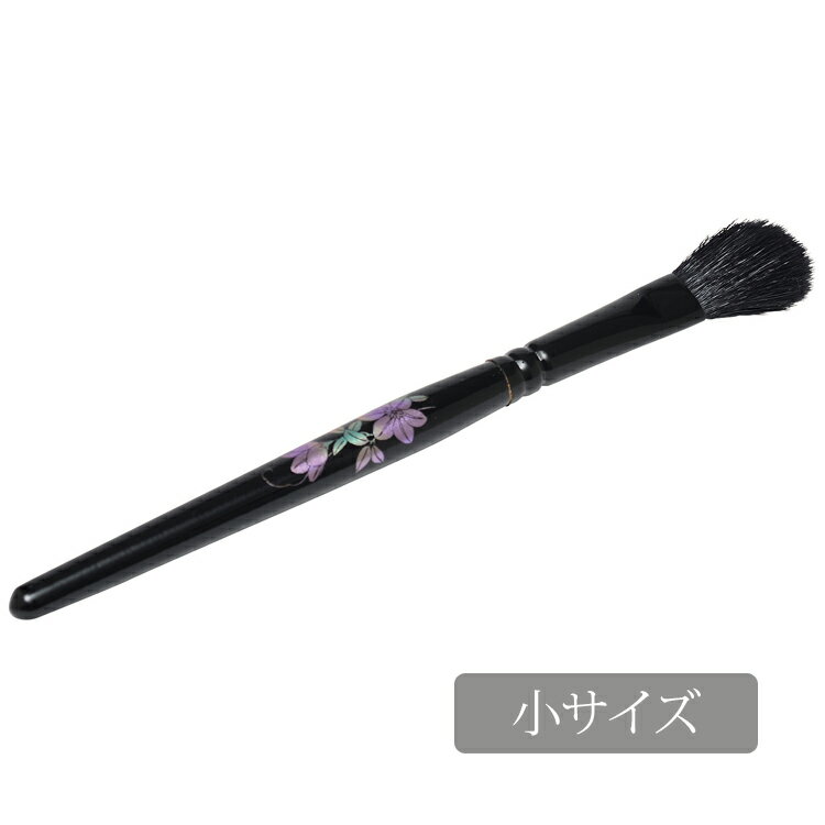 　　　　　 お仏壇の中は、いつも綺麗にする。それがご供養の基本です。綺麗な花を飾っても、高貴な香りのお線香を焚いても、ホコリが溜まっていてはすべてが台無しです。 こまめにお掃除するように致しましょう。お掃除のご用途に応じて、様々な形・大きさのハタキをご用意致しております。 仏壇、お位牌、ご本尊など細かな部分のホコリ取りには、細い「ブラシタイプ」が便利です。 商品名：【仏壇・仏像・位牌用】毛バタキ ［山羊毛製］［小サイズ］蒔絵鉄仙 サイズ：長さ165mm（持ち手部分139mm・ブラシ部分幅25×長さ26mm） 材質：毛（山羊毛）柄（木製）蒔絵（スクリーン印刷/ポリエステル・LG粉）お仏壇の中は、いつも綺麗にする。それがご供養の基本です。 綺麗な花を飾っても、 高貴な香りのお線香を焚いても、 ホコリが溜まっていてはすべてが台無しです。 こまめにお掃除するように致しましょう。 お掃除のご用途に応じて、 様々な形・大きさのハタキをご用意致しております。 仏壇、お位牌、ご本尊など細かな部分のホコリ取りには、 細い「ブラシタイプ」が便利です。 大サイズもございます。 ご用途に応じてお選びください。