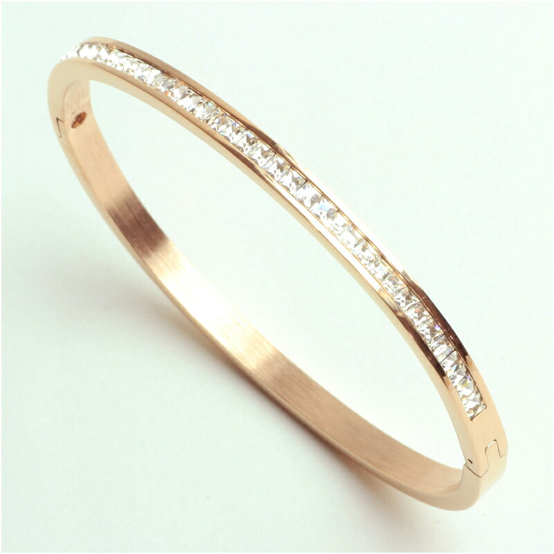 【 バングル 4ミリ幅 スクエア キュービックジルコニア ハーフエタニティ】 ピンクゴールド サージカルステンレス ユニセックス20代 30代 40代 高品質 ...