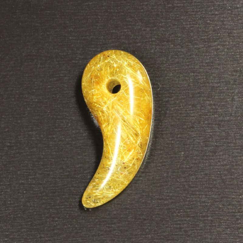 【濃密金針の迫力】一点物 ゴールド ルチルクォーツ 勾玉 KMr24 力が宿る 水晶のお守り効果 パワーストーン 退職祝い贈り物 ギフト 魔除 厄除 京海堂