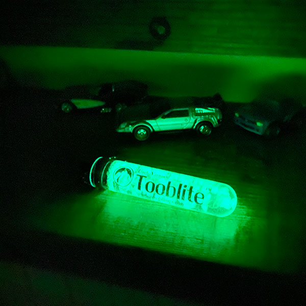 GLOW STICKS Tooblite 3inch グロースティック 防水 防塵 高耐久 半永久的 災害時 アウトドア 散歩 ダイビング キーホルダー アメリカ通販格安セール情報 楽天 通販