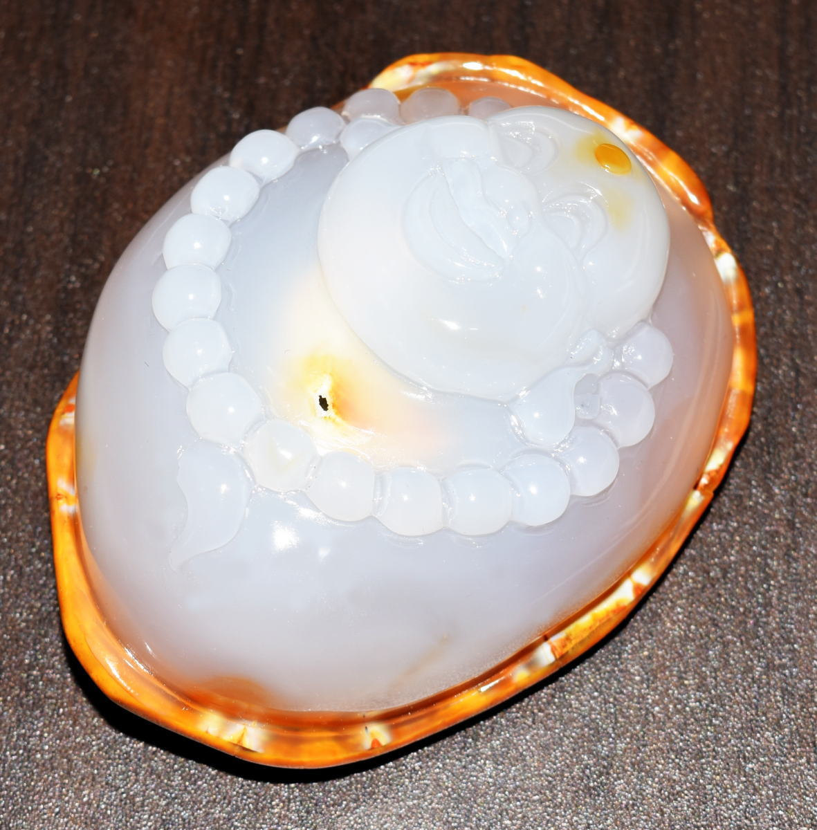 【送料無料】瑪瑙 メノウ 天然石高級 手彫り 布袋様 根付開運風水 新品 一点もの無着色 オリジナル 一刀彫Hotei agate Netsuke威龍彩雲