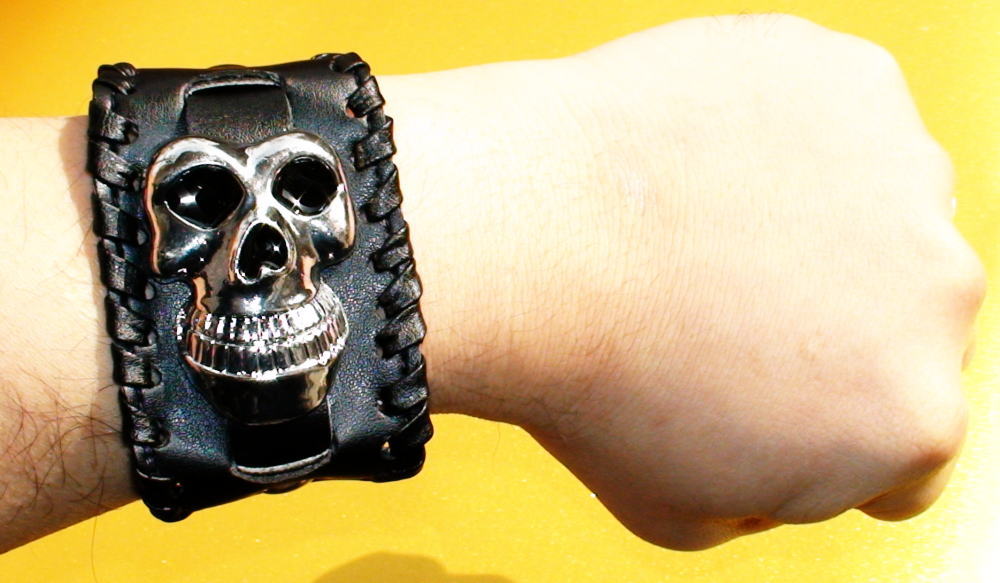 髑髏 リストバンドSkull braceletその他の雑貨 小物 新品レディースブレスレットメンズブレスレット男女兼用 威龍彩雲