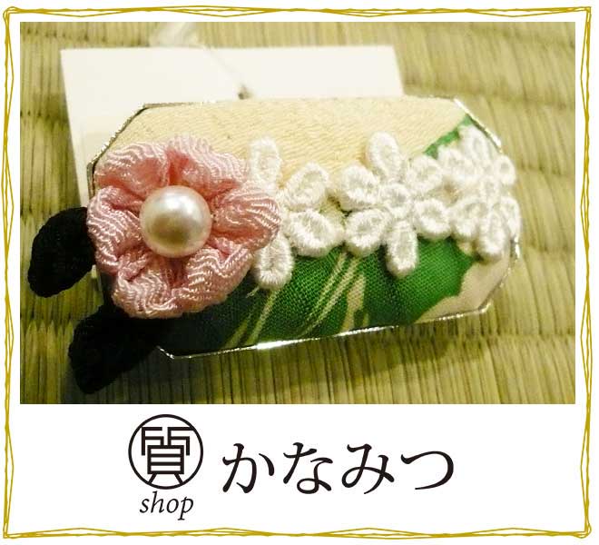 帯留め 花 和装小物 ツマミ細工 白 赤 黒色 レトロ