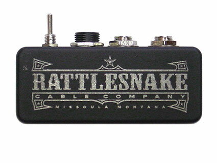 メーカー：Rattlesnake Cable 商品名：Line Buffer バッファー　サイズ=W91xD56xH31mm　[電池は入りません] ケーブルメーカーが開発した高品位のバッファーです。Texas Instruments OpAmp とXicon金属皮膜抵抗器などを使用しオン/オフトゥルーバイパススイッチを搭載。ケ ーブルによる信号劣化を非常にナチュラルに絶妙な高域を蘇らせ力強くしてくれます。Rattlesnake Cable [ラトルスネークケーブル] Line Buffer