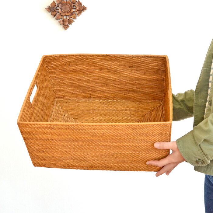 アタ 持ち手つきバスケット《40cm×30cm×20cm》 バスケット かご タオル入れ 収納カゴ ストックカゴ インテリア おしゃれ かわいい きれい 手編み ナチュラル 自然素材 ハンドメイド アジアン雑貨 南国 リゾート 収納 かご 入れ物 BAS-0249 2