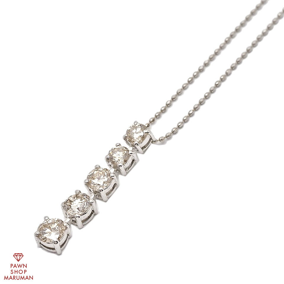 自社管理番号 DMN0103 メーカー ノーブランド 商品名 K18WG ダイヤモンドネックレス 品番・型番 - 程　度 A- 素　材 K18WG サイズ チェーン：約45cm(最大) モチーフ：約W5mm×H25mm カラー - 付属品 なし 備　考 重さ：約2.9g ダイヤモンド：1.15ct ダイヤモンドが5つ連なったデザインのネックレスです。 大きすぎず小さすぎないサイズのダイヤモンドで、上品な輝きのネックレスとなっております。 ダイヤはすべて、やや黄色味がかっています。 金属部分にスレ、小キズがございます。 またダイヤに内包物がございます。 当サイトに掲載している商品は、店頭でも展示・販売している場合がございます。 そのため撮影時にはなかったダメージや劣化が生じることがございます。 詳細、ご不明な点は事前にお問い合わせください。 [L]0906 商品ランク（程度）の見方 N 新品・未使用品 S 新品同様 A 状態のきれいな中古 B 小傷など目立つ傷がある中古 C かなり使い込んだ中古 仕上げ 商品に洗浄・研磨・再メッキ等の加工を施して きれいに再生させたもの さらに＋(プラス)・−(マイナス)で細分化しており、[A+] [A] [A-]の順にランクが下がります。あくまでも当店独自の主観的な目安とお考えください。そのためお客さまの基準と多少の差異が生じることもございますので、その点は充分ご了承ください。すべての品物はHP担当者が実際に品物を見て、手に取って判断しております。