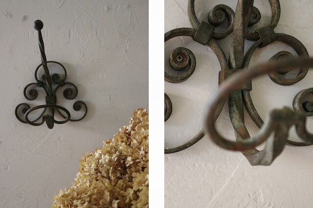 1つの価格です。 フランスのBrocante 錆びたアイアンフック U22