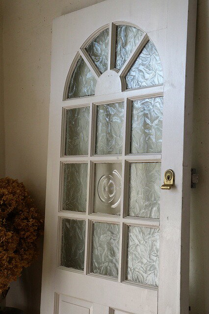 イギリスの古い 葉の模様が入ったガラスがはめ込まれた ホワイトのペイントドア 建具 玄関ドア X374