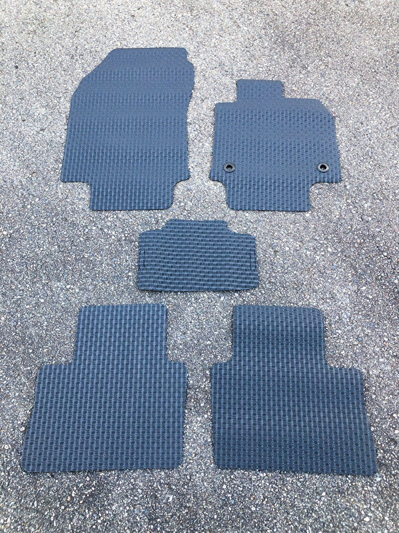 新型 RAV4 RAV4PHV MXAA52 MXAA54 AXAH52 AXAH54 AXAP54 ゴムマット ラバーマット 型式 足元部分1台分 黒 フロアマット カーマット カーペットマット 送料無料 パーツ カー用品 新車 中古車 納車 内装 シート カバー 部品 防水 洗車 キズ 汚れ防止 乾きやすい ラブフォー