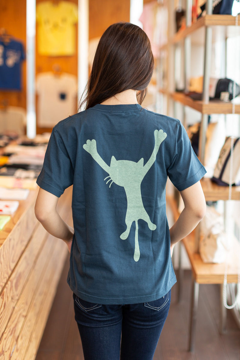【 本日24時まで 300円OFFクーポンあり 】 猫 ねこ おもしろ かわいい Tシャツ 猫背 ( スレート ) | ネコ 猫柄 猫雑貨 | メンズ レディース 半袖 | おしゃれ ペアルック プレゼント | 大きいサイズ 【メール便】 SCOPY / スコーピー - Image 3