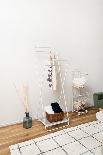 乐天商城 - 折りたたみ ハンガーラック スチール製 2段 棚板付き シンプル ホワイト 白 高さ153 幅50 コート掛け 衣類収納 洋服掛け 物干し 軽量 省スペース