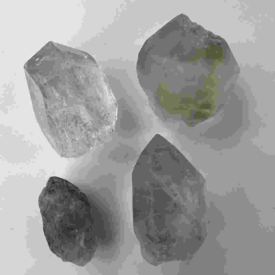No.【E20760】まとめ売り チベットの水晶 両錐 石墨 天然石 鉱物 パワーストーン チベット産 水晶