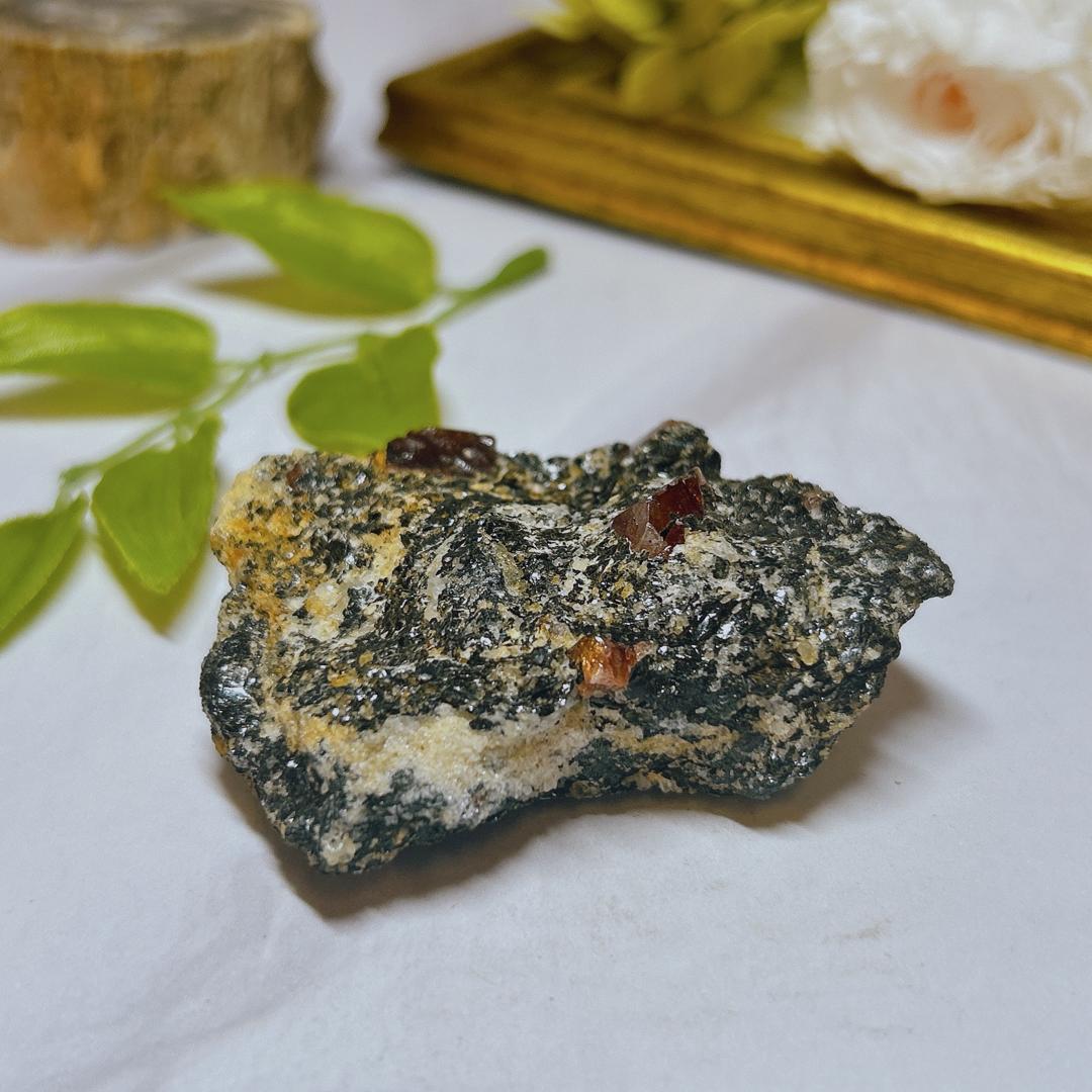 天然石　ヘマタイト　四角　4x4x4mm　1連　アクセサリパーツ　パワーストーン　ブレスレット　ネックレス