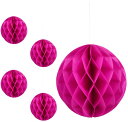 イベントやパーティーの会場を可愛く装飾できるハニカムボールです。 吊り下げ紐が付いていますので、組み立て後はすぐ壁に掛けられます。 畳まれたボールを開いてテープで留めるだけと作成が簡単なのも嬉しいポイント。 両端を留めず、半円状で壁に飾ることも◎ ハサミなどの道具を使わないため、お子様も一緒に作ることができます。 鮮やかなピンクのボールは華やかな空間を演出します。 写真映え間違いなし！ 撮影用の背景や小道具としてもお使い頂けます。 【セット内容】 ハニカムボール×5個 クリップ×15個 【カラー】 ピンク 【サイズ(約)】 直径25cm