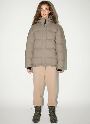 Aritzia アリツィア Super World The Super Puff Shorty Modern Taupe