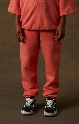 ↓FEAR OF GOD ESSENTIALSのアイテム一覧はこちらから↓ 商品説明素材-サイズ - ブランドFEAR OF GOD ESSENTIALS注意 ・ブランド公式の商品画像を使用しておりますが、お客様のモニターや照明等の影響により画面上と実物で色味が異なって見える場合がございます。 ・海外製品のため国内品と比較して基準が甘く、外箱やショッパーにつぶれや細かい傷がある場合がございます。 ・ご注文後のキャンセル・返品・交換は原則対応できかねますが、ご相談には柔軟に対応させていただきますのでお気軽にお問い合わせください。 ・人気商品のため在庫状況の変動が激しいです。お手数ではございますがご購入前にお問い合わせより在庫確認をお願いします。確認無しでのご注文後に在庫切れの際はその旨ご連絡させていただきますことご了承ください。 ・参考サイズはあくまで目安です。詳細はお気軽にお問い合わせください。 ※ご注文の前に会社概要のご確認を宜しくお願い致します。