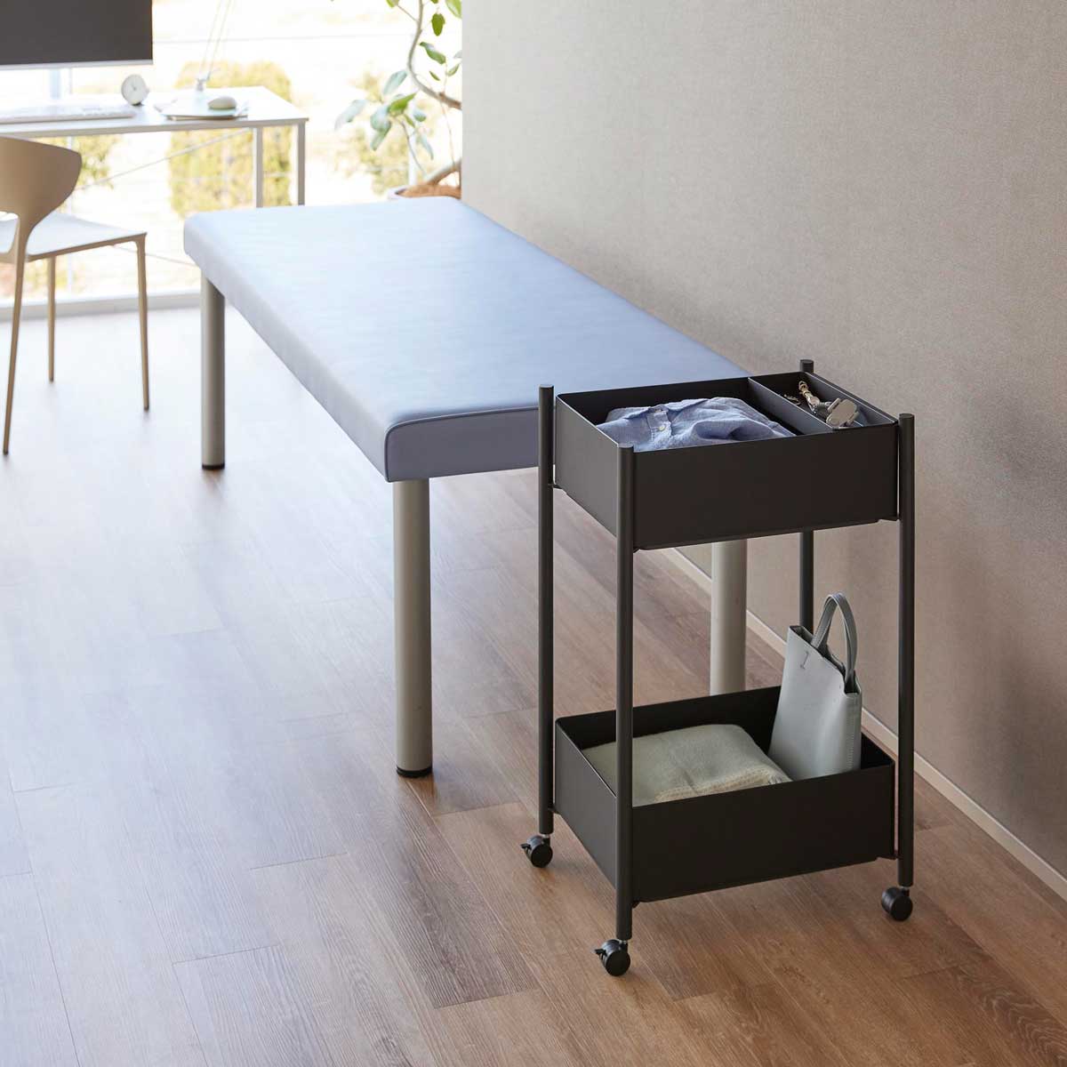 収納ワゴン 山崎実業 正規品 tower タワー 小物トレー付き収納ワゴン 2段 病院やエステサロンにも トレ..