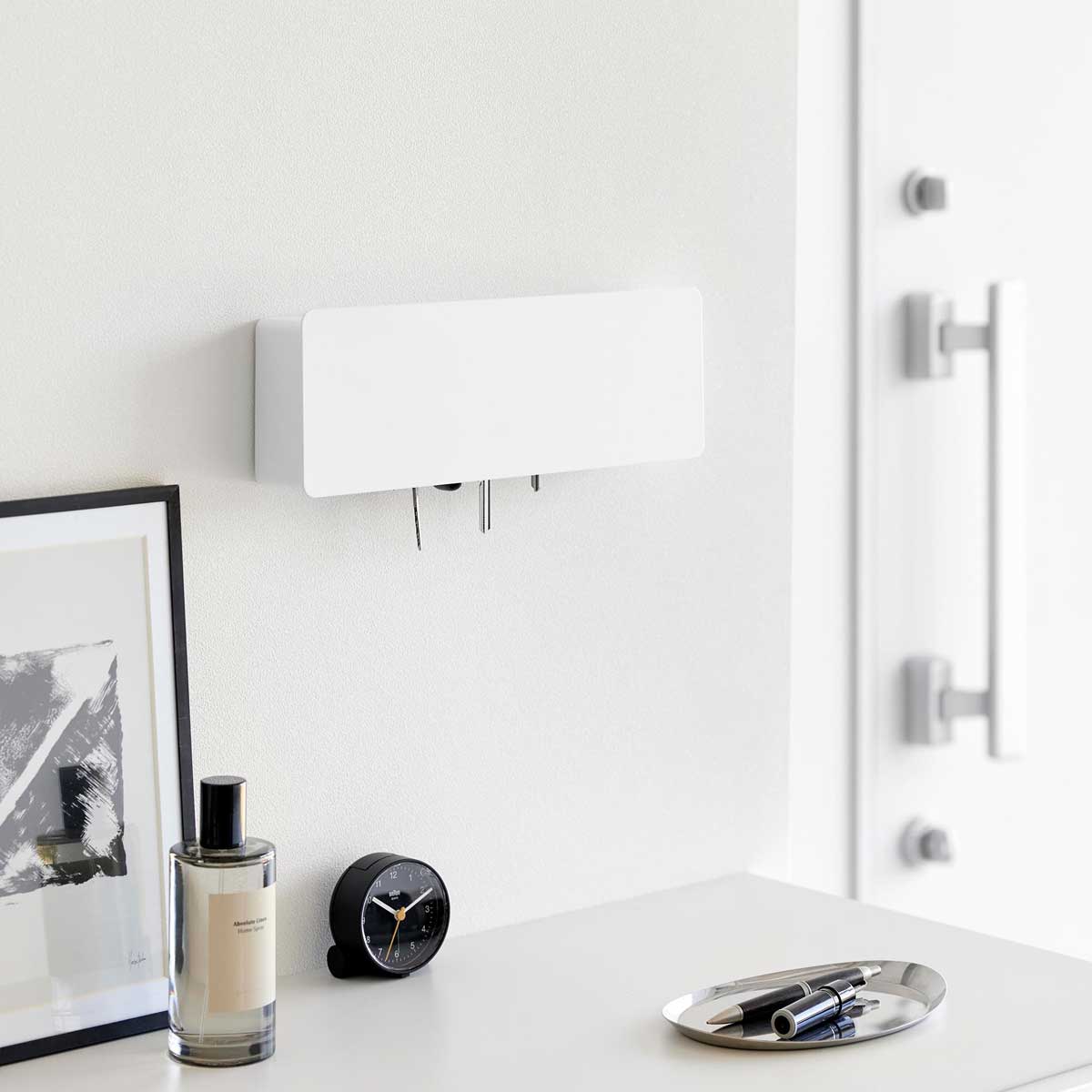 キーフック 山崎実業 正規品 tower タワー 壁付けキーフック ロング 石膏ボードピンで設置 壁付け 壁掛け 扉付き キーボックス キーケース 10344 ホワイト