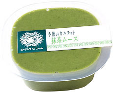 北海道産の最良質素材を使用し、ひとつひとつ丹念に手造りしています。抹茶ムース