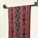【5/6迄sale最大20%OFFクーポン】 インドネシア イカット 190×40cm 生地 織物 赤系 赤 紺 ネイビー テーブルランナー テーブルライナー ...