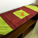 【インテリア雑貨 おしゃれ バリ風】 テーブルランナー タペストリー 黄緑×赤 トンボ 100×35 テーブルセンター 和 モダン イカット クロス モダン 壁...