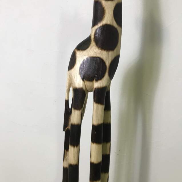 キリンのオブジェ 200cm 2m 横向き 木彫りの動物 木彫りの置物 木製 キリンの置き物 きりんさん 玄関 インテリア 雑貨 アジアン 置き物 バリ雑貨 動物オブジェ かわいい おしゃれ 3
