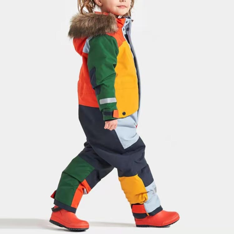 スキーウェア キッズ スノーボードウェア つなぎ スノーウェア 子供服 子供用 スノ...