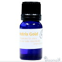 メーカー名 PetaltoneEssences シリーズ マトリックス・ゴールド 商品名 マトリックス・ゴールド6(Matrix Gold 6) 内容量 10ml 製造者 デイビッド・イーストー、ヘレン・ギルド（HGハワイアンツリー) 生産国 イギリス、ハワイ、オーストラリア、カナリア諸島など世界各地 輸入者 ブルー・オーシャン 使用上の注意 ラベルのデザインが変更になる場合がございます。予めご了承ください。 本品は化粧品や医薬品ではありません。 効果は個人によって異なり、特定の効果を保証するというものではありません。 こちらの商品は飲用タイプではございません。 広告文責 (株)B-CRUISE(0362724460) キーワード チャクラマトリックスゴールドは、ジュディ・ホール氏が開発に携わって生み出されたスペシャルなエッセンスです！ 植物と木のエッセンスである唯一無二のこのエッセンス達は、より経験豊富な人にペタルトーンの新しい使用方法を提示してくれます。 自分のエネルギー体を視覚化した時に「目立った詰まり」や「何らかの不調和」がある場所に使います。 もちろん、他のペタルトーン同様、チャクラに溶け込ませて使用することも可能です。 ※現時点では、個々のエッセンスが何に適しているかの詳細はありません。 ■使用方法 (1)静かに座って数分間心を落ち着かせます。 (2)目を閉じて、あなたの前に自分自身が立っているかのように視覚化します。徐々に自分のエネルギー体とチャクラがはっきり見えてきます。(R急ぎすぎないよう、ゆっくりと時間をかけてください (3)エネルギー体を見渡して、目立った詰まりや何らかの不調和がある場所を確認します。もちろん複数あるかもしれませんが、最も目立つものに焦点を当てます。通常、数分経ってからこれが見え始めます。 (4)ペンデュラムを使ってダウジングし、6本のボトルから1本を選びます。次にどのチャクラに入れる必要があるかをダウジングし、チャクラの前に手を当てます。 (5)また、不調和や詰まりが見られたエネルギーボディやチャクラにも使用します。もう一度そのチャクラの前に手を当ててください。 例：不調和が喉の領域にあった場合は、エッセンスを喉のチャクラに使用します。 (6)現時点で必要な別のエッセンスがあるかどうかを確認し、ある場合は同様に繰り返しましょう。 (7)エッセンスが指示されなくなるまで続けます。 (8)エネルギー体とチャクラの視覚化をもう一度行い、現在のどのように見えるかを確認してみましょう。 (9)このアプリケーションを適用する前と後で、あなたのエネルギー体についてどう変化したかを書きとめます。同様に、適用前と後の気分がどう変化したかにも気を配ってください。 ■視覚化のテクニック 最初の段階で、自分のエネルギー体を伴った自分のイメージや形を視覚化するのが難しい場合 ●鏡を使ったテクニック (1)鏡の前に座って、鏡の中の映像を見ることから始めます。30秒ほど見つめてください。 (2)目を閉じて、閉じたままでもあなた自身の映像が、まだ見えていると想像してください。 (3)次に、映像にチャクラがあると想像します。この手法は、視覚化の開発に役立ちます。 ●キャンドルを使ったテクニック (1)キャンドルの炎の前に座ります。キャンドルは50cm1メートルほど離しておきます。 (2)キャンドルの炎を30秒ほど、見つめます。 (3)目を閉じて、まだキャンドルの炎が見えていると想像します。 (4)目をもう一度開いて、この演習を5〜6回繰り返します。 ■注意 ペタルトーンエッセンスは、全て飲用ではありません。 こちらのエッセンスはお風呂に入れて使用することができます。 他のエッセンス同様に、電磁波、直射日光を避けて保存してください。