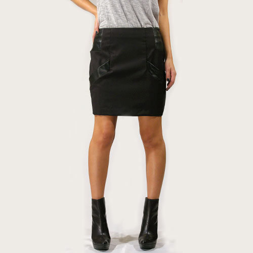 Rakuten - 【Special Price】Rogan（ローガン） Geo Mini Skirt Balck