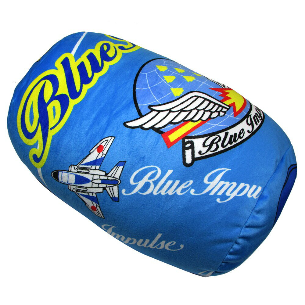 商品詳細 サイズ 約30cm×直径18.5cm 　 商品説明 ブルーインパルスベア柄のクッション。 ブルーインパルスベアの他、ロゴやエンブレム、T-4などがデザインされています。 配送について メール便は規定サイズ外のためご利用できません。 宅配便：800円〜（地域によって変わります） 　※着日指定・時間指定が出来ます 　※代金引換がご利用になれます 　 合計税込3,980円以上のお買い上げで送料無料になります（沖縄・離島等は9,800円（税込）以上で送料無料） 配送方法 について
