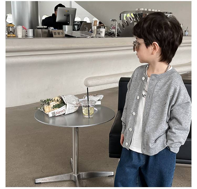 【延長セール】 1900→899円 ニットカーディガン カーディガン 子供服 ストライプ 男の子 女の子 シンプル ジャケット ラウンドネック 前開き ボタン 90 100 110 120 130 おしゃれ グレー ブラック アイボリー キッズ ジュニア 春 秋 冬 3