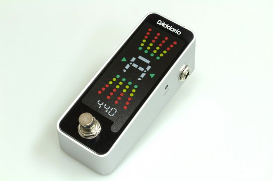 近年優れたアクセサリーを多数販売して多くのプロミュージシャンに支持されているD'Addario/Planetwavesブランドの小型ペダルチューナー。 32bitの高速プロセッサーを搭載し、素早いレスポンス感がステージ上でのストレスをなくします。 ディスプレイは高輝度で大型、非常に見やすく使いやすいです。 サイズは極限までコンパクトに収められ、ペダルボードの容量を圧迫しません。 最近プロの足元でも多く見られますね。 【新品】近年優れたアクセサリーを多数販売して多くのプロミュージシャンに支持されているD'Addario/Planetwavesブランドの小型ペダルチューナー。 32bitの高速プロセッサーを搭載し、素早いレスポンス感がステージ上でのストレスをなくします。 ディスプレイは高輝度で大型、非常に見やすく使いやすいです。 サイズは極限までコンパクトに収められ、ペダルボードの容量を圧迫しません。 最近プロの足元でも多く見られますね。 【新品】